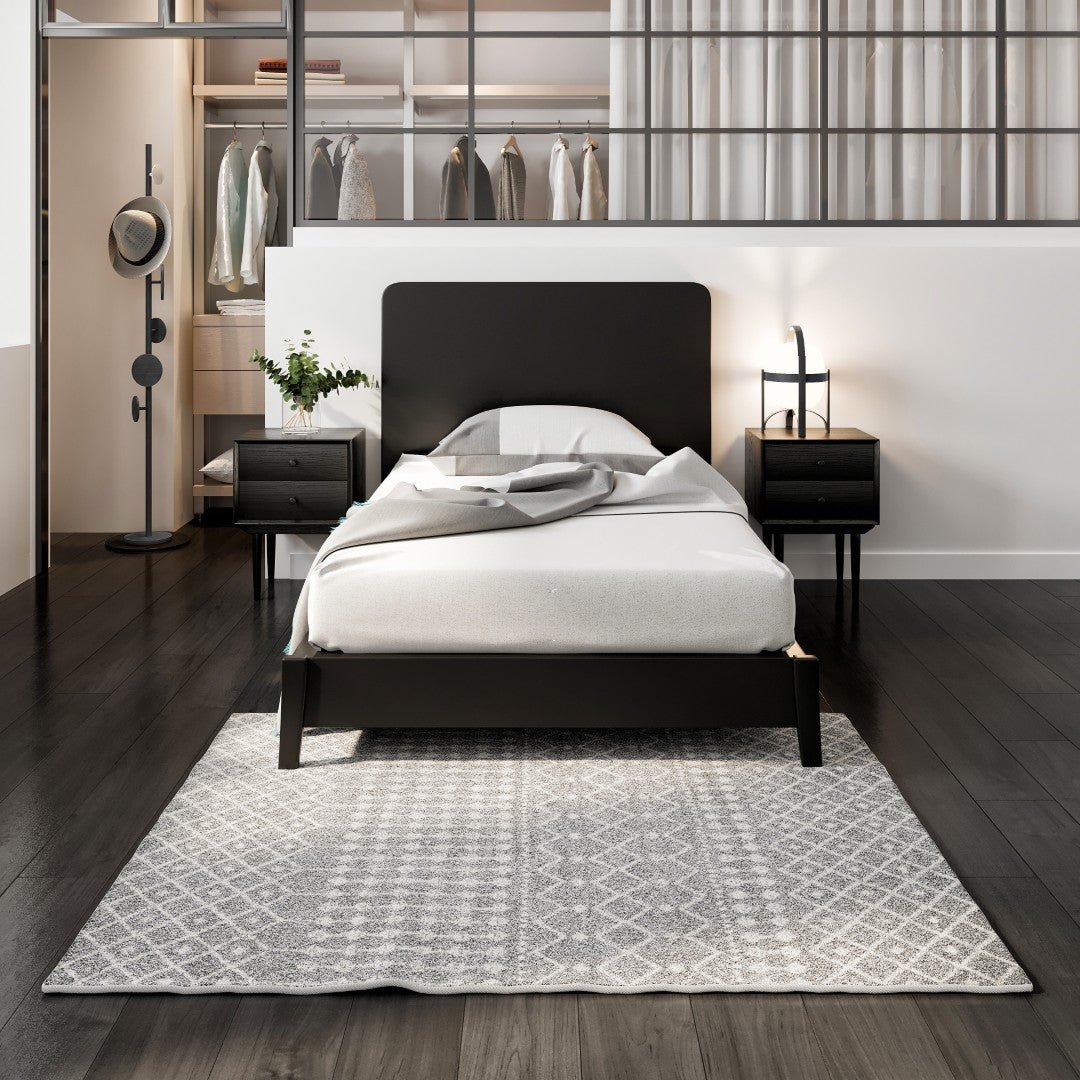 Eviva Grid 5' x 7' Geometric Gray/Cream Rug - Rug by Eviva